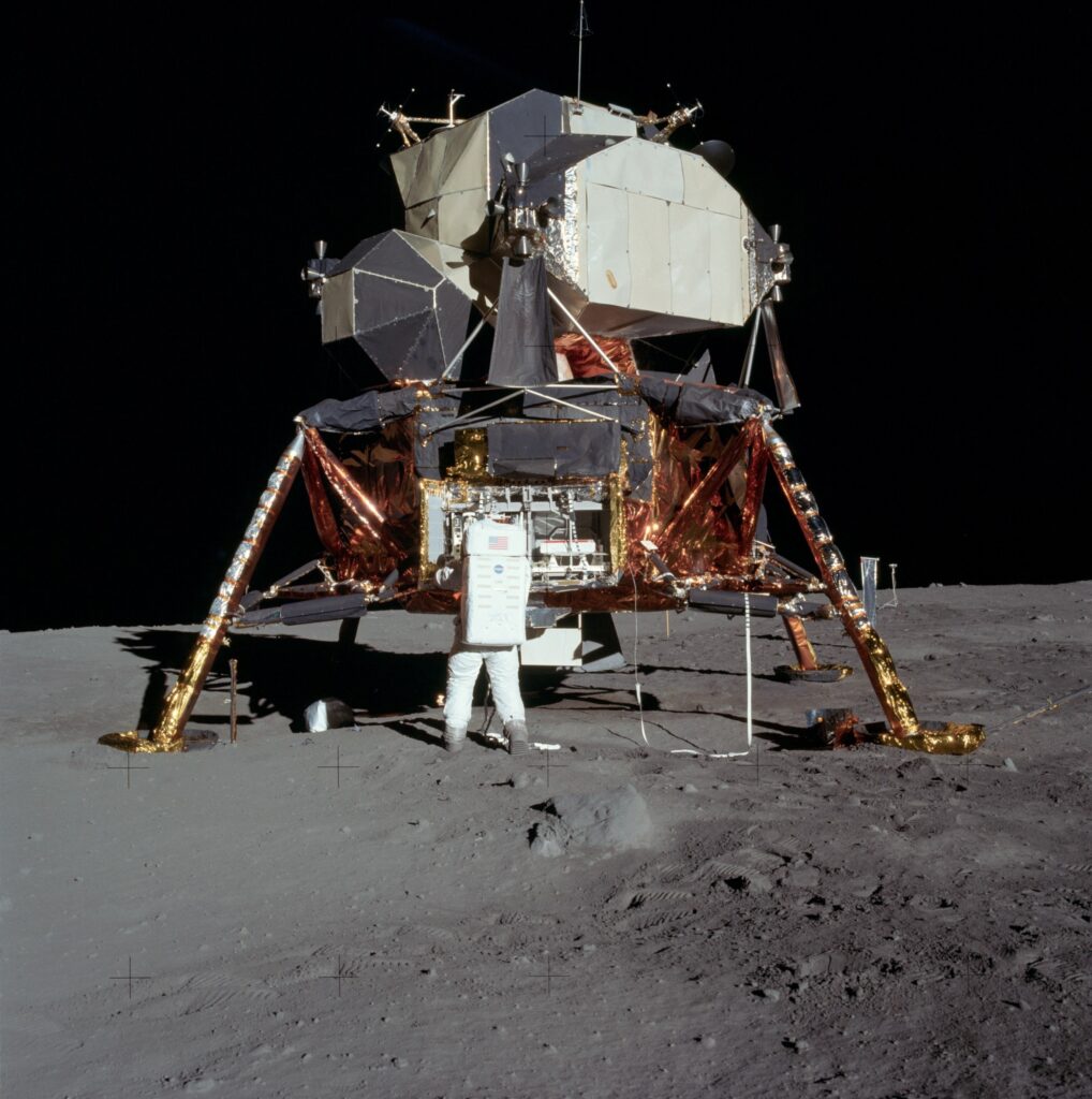 moon landing 60543 7 » अपोलो 11 की चंद्रमा पर उतरने का रहस्य || Neil Armstrong