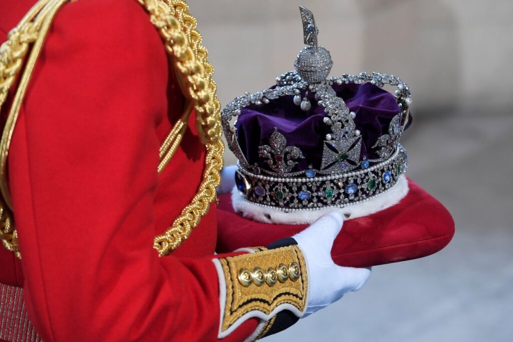 ब्रिटिश 1 5 » विश्व के सबसे अमीर चोर? || ब्रिटिश रॉयल परिवार कितना समृद्ध है?|| How Rich Is The Crown ? || ब्रिटिश