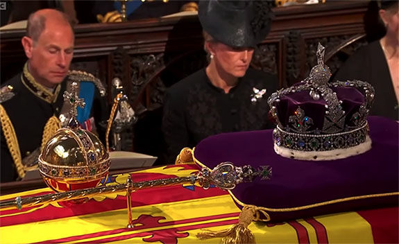ब्रिटिश 3 9 » विश्व के सबसे अमीर चोर? || ब्रिटिश रॉयल परिवार कितना समृद्ध है?|| How Rich Is The Crown ? || ब्रिटिश